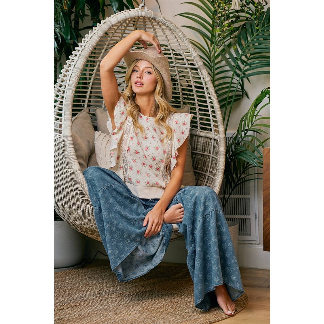 FLOWER PRINTED RUFFLE SLEEVE TRIM DETAIL TOP